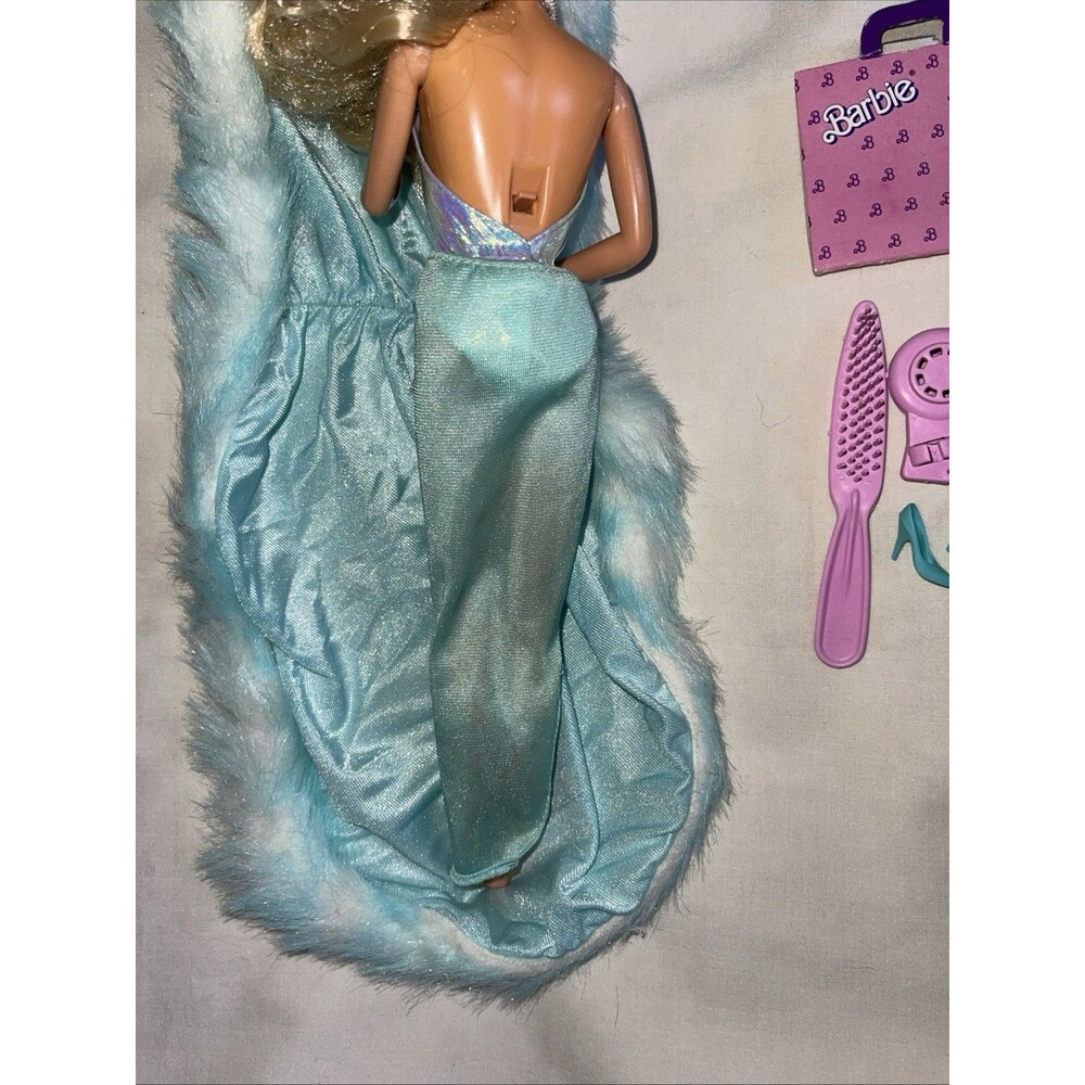 VTG 1985 Magic Moves Barbie Works! Philippines Many Accessories Shoes Etc - Picture 12 of 12